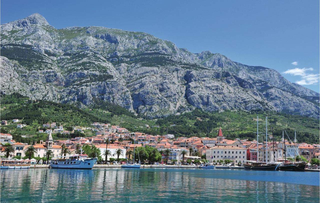 Cozy Apartment In Makarska With Kitchen Exterior photo